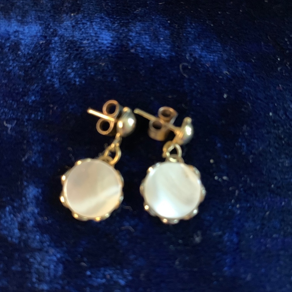 Dainty Vintage Mother of Pearl Earrings